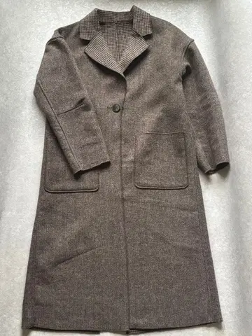 브라운 체크 무늬 롱 코트