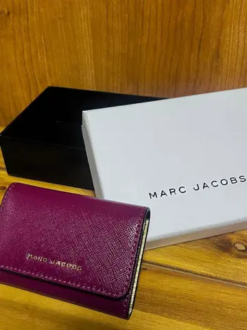 마크제이콥스 키케이스 박스 있음