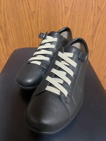 미사용 새상품 아키레스 소르보 스니커즈 23.5