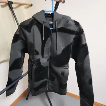 다크 그린 카모플라쥬 후드티