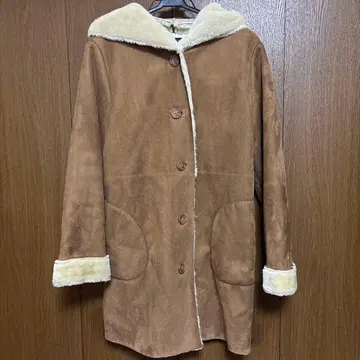 브라운 후드 부착 무스탕 코트