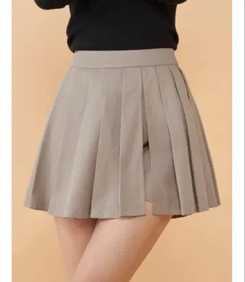 Darich 플리츠 랩 스터드 숏팬츠 스커트 베이지