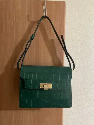 MARGESHERWOOD 다크 그린 핸드백 악어 엠보싱