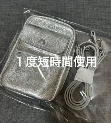 I NEED MORE SHOES 도키코 씨 콜라보 실버 스마트폰 숄더백