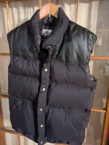 Crescent Down Works 다운 베스트 M 블랙