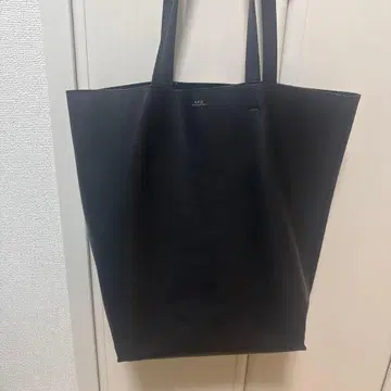 A.P.C. 블랙 가죽 토트백