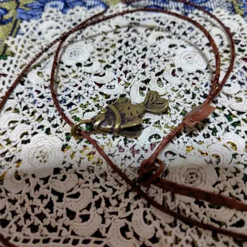 인도 물고기 모양 놋쇠 목걸이 (끈 포함)