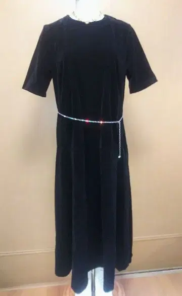 블랙 벨벳 반팔 롱 드레스