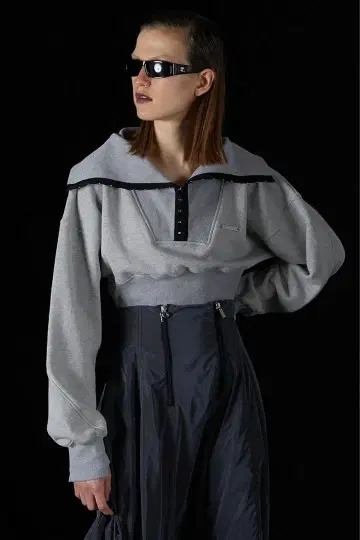 PRANK PROJECT 후크 아이 컬러 크롭 맨투맨