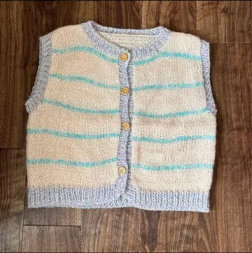 하나뿐인 핸드메이드 니트 베스트, 크림색과 스카이블루 스트라이프
