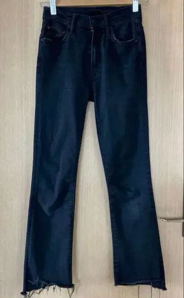 MOTHER 마더 BLACK INSIDER CROP 데님 24