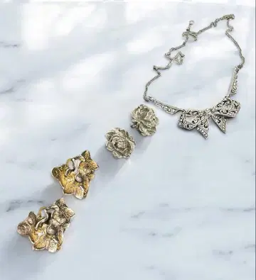 앤티크풍 꽃 모티브 귀찌 & 리본 목걸이 액세서리 세트