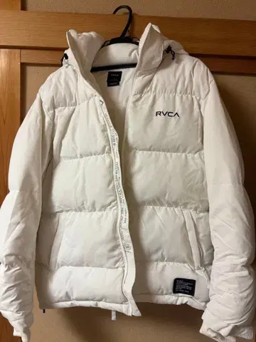 RVCA 후드 부착 화이트 다운 자켓