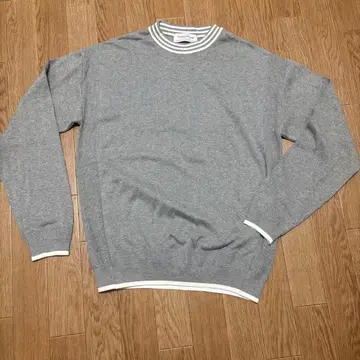 투모로우랜드 그레이 맨투맨 니트