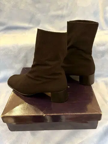 MEDA 신축성 있는 소재로 발수 가공된 블랙 부티 24.5cm