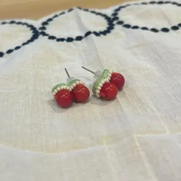 타마스 귀걸이 (양쪽 귀용) 레드