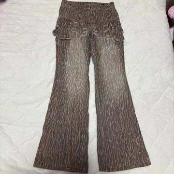 동물 패턴 부츠컷 데님