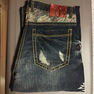 미사용 새상품  자수 다크 블루 데님 팬츠