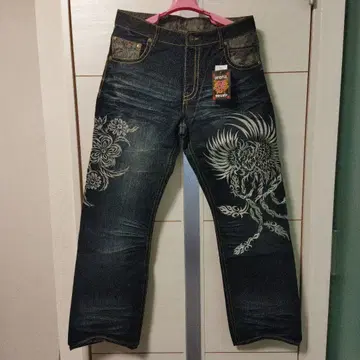 미사용 새상품  자수 다크 블루 데님 팬츠