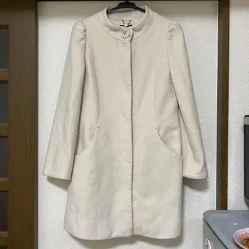 스윙클*청순 코트 슬림 실루엣 화이트 x 롱 기장으로 성숙/러블리