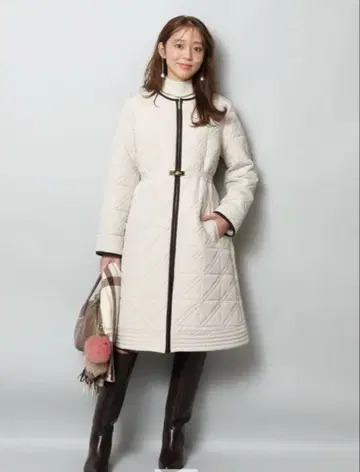 이번 시즌 미사용 저스그리티 충전솜 퀼팅 코트 1