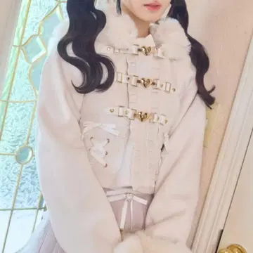 로지타 하트 버클 숏코트