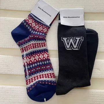 화이트 마운테니어링 양말