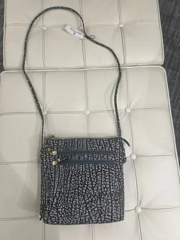 미사용 새상품 Christian Bonheur 숄더백