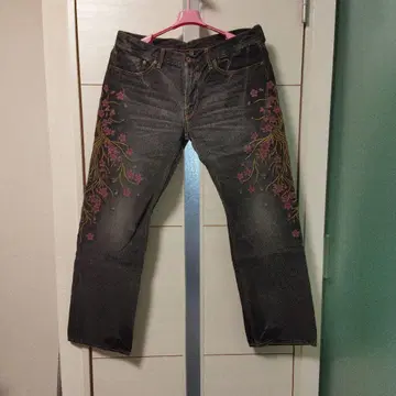 미사용 새상품 ETERNAL 꽃무늬 자수 다크 데님