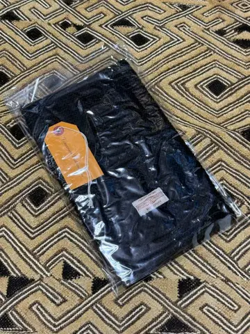 At Last 레드 크로스 머플러