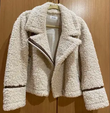 SNIDEL 아이보리 보아 무스탕 코트