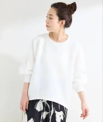 새상품 종이상자 코쿤 풀오버 화이트