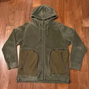 화이트 마운티니어링 후드티