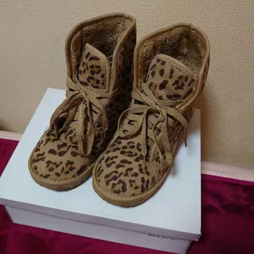 레오파드 무늬 스웨이드 숏부츠 어그 부츠 LL