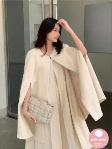 롱 원피스와 케이프 코트