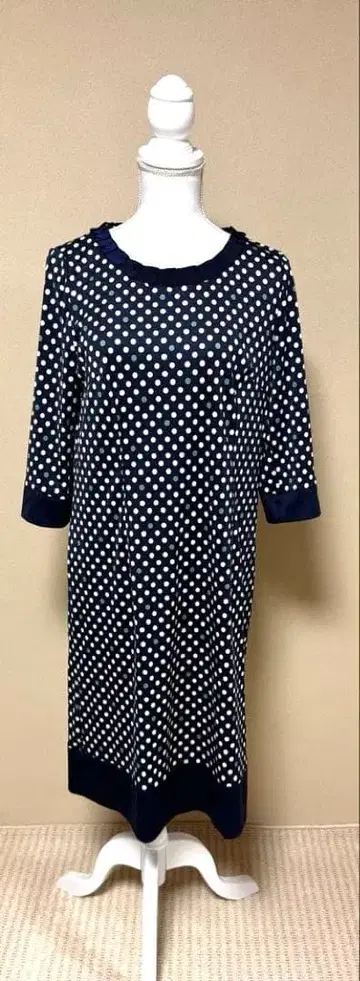 레리안 / 네이비와 화이트의 도트 무늬 원피스