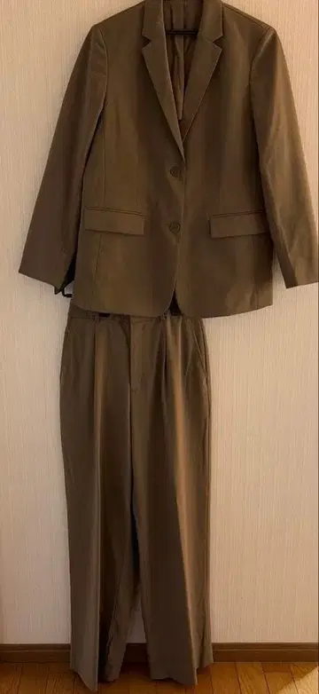 테일러드 자켓 / 릴랙스 핏 / 턱 와이드 팬츠