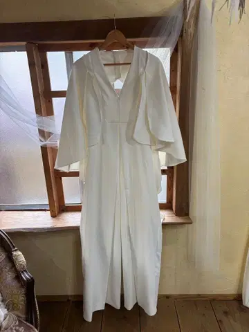 화이트 플레어 슬리브 롱 팬츠 드레스