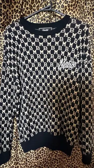 MOBB 코튼 니트 스웨터