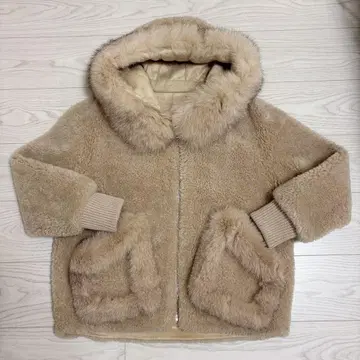 베이지 무스탕 코트