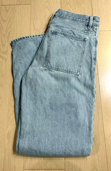 유니클로 스트레이트 청바지 JW ANDERSON