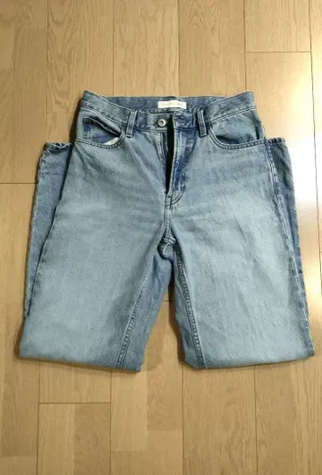 유니클로 스트레이트 청바지 JW ANDERSON