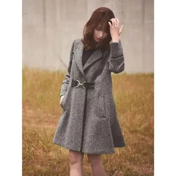 리랜드트루 밑단 플레어 A라인 코트