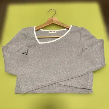 비대칭 넥컷 상의 그레이 DIANTE