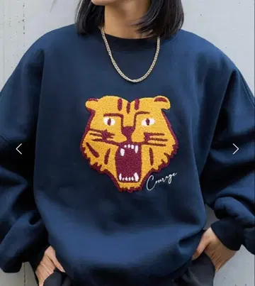 PUBLUX 트라 자수 네이비 맨투맨