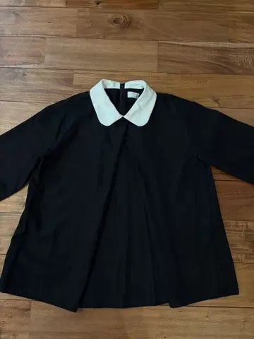 SONO 소노 스트레치 턱 플레어 클레릭 블라우스