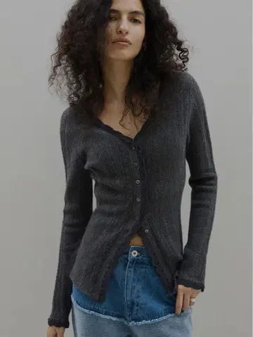 UND PIN TUCK LACE LIKE KNIT TOP