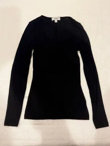 [ COS ] 메리노울 스쿱 넥 탑 블랙 익명