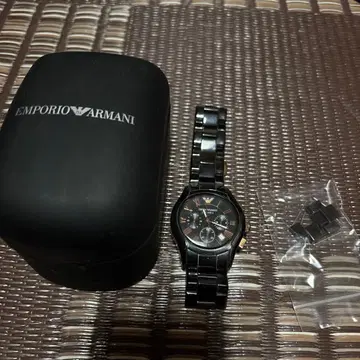 엠포리오 아르마니 블랙 시계 세라미카
