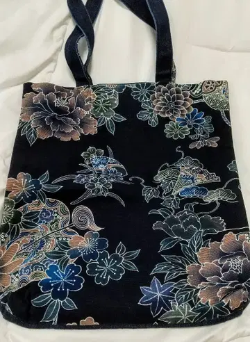 오스티아 재팬의 꽃무늬 데님 토트백